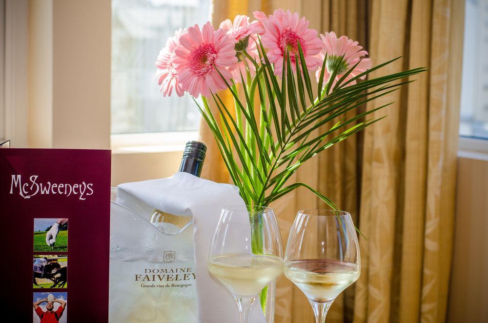 Mcsweeney Arms Hotel Killarney Eksteriør bilde