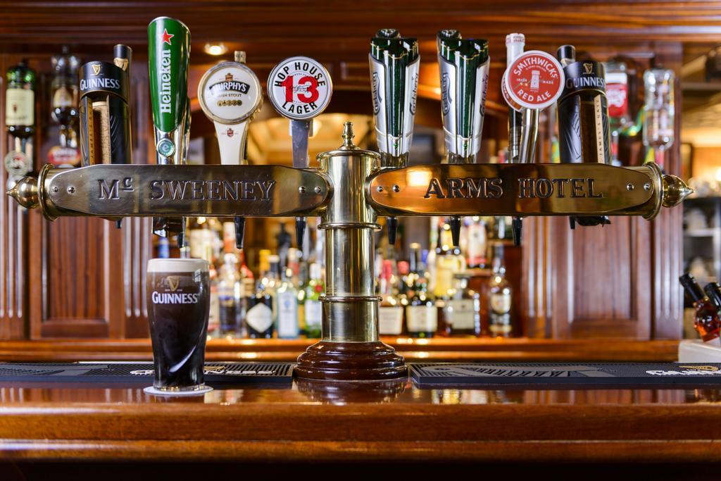 Mcsweeney Arms Hotel Killarney Eksteriør bilde