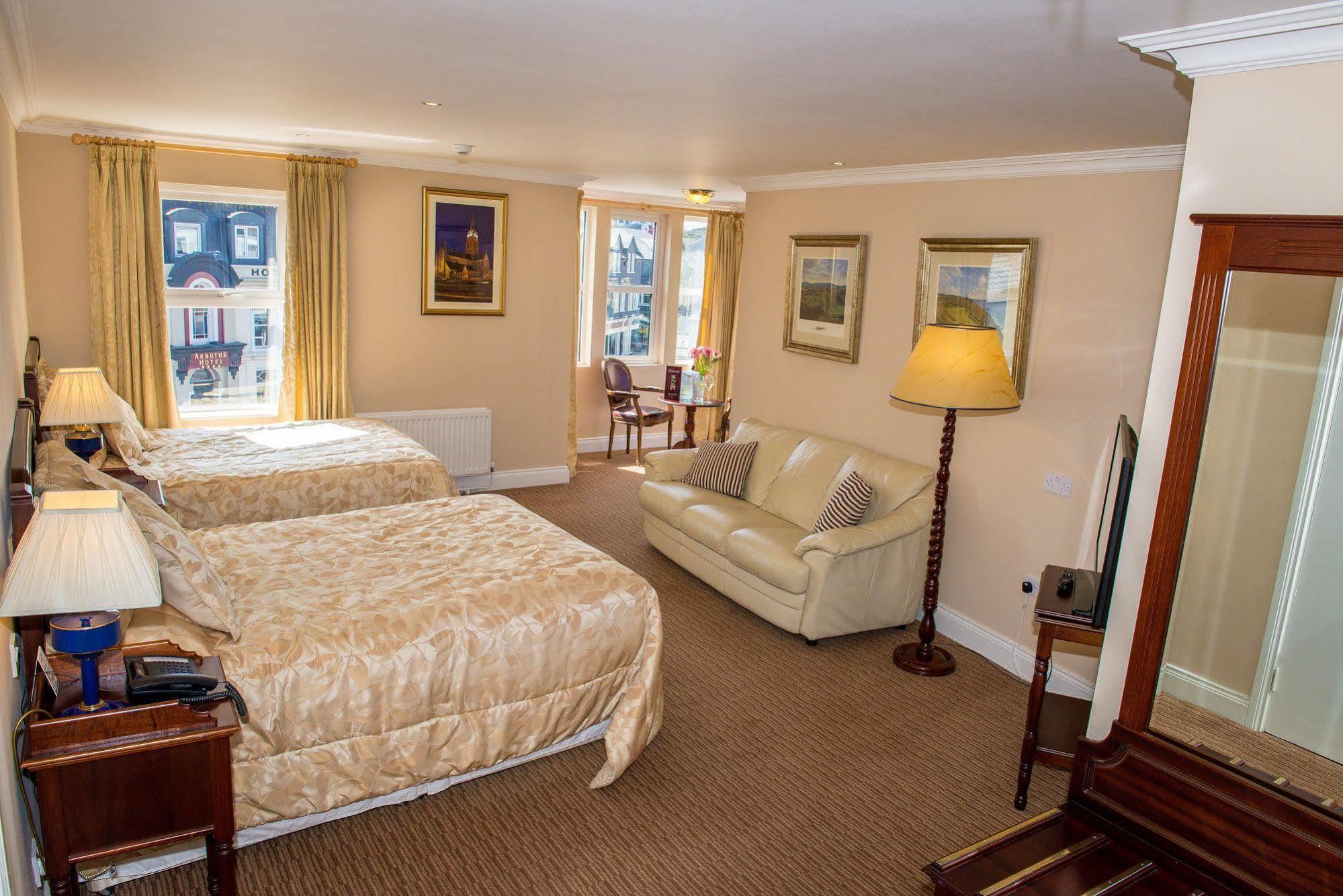 Mcsweeney Arms Hotel Killarney Eksteriør bilde