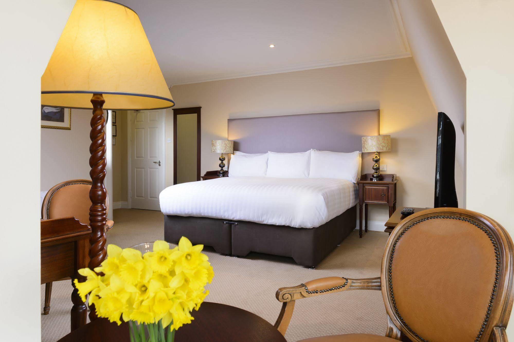 Mcsweeney Arms Hotel Killarney Eksteriør bilde