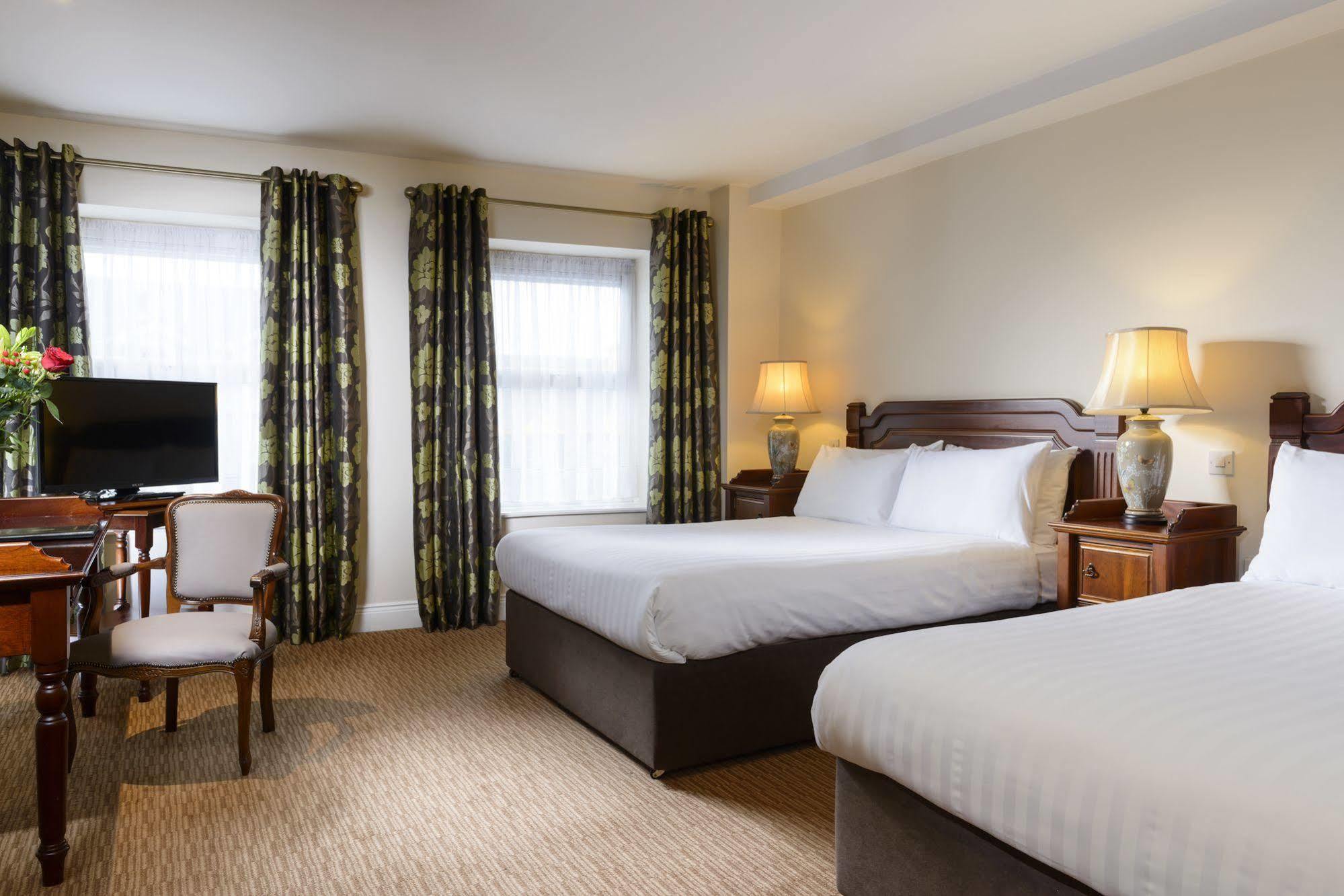 Mcsweeney Arms Hotel Killarney Eksteriør bilde
